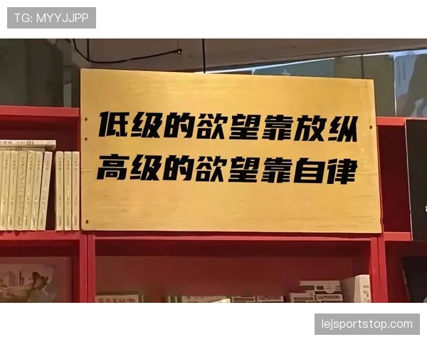 张楠训练完随手啃个鸡腿，这自律和放纵的切换也太真实了